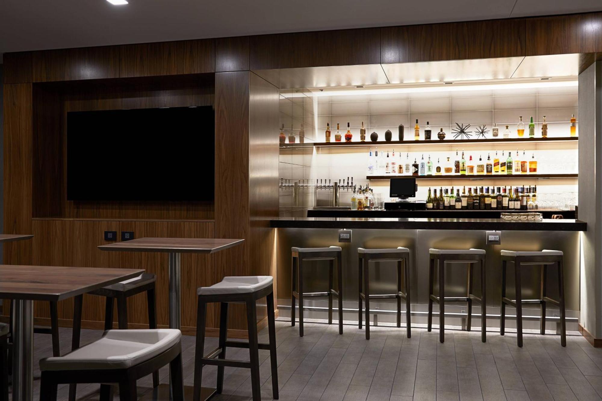 Ac Hotel By Marriott Madison Downtown Екстериор снимка