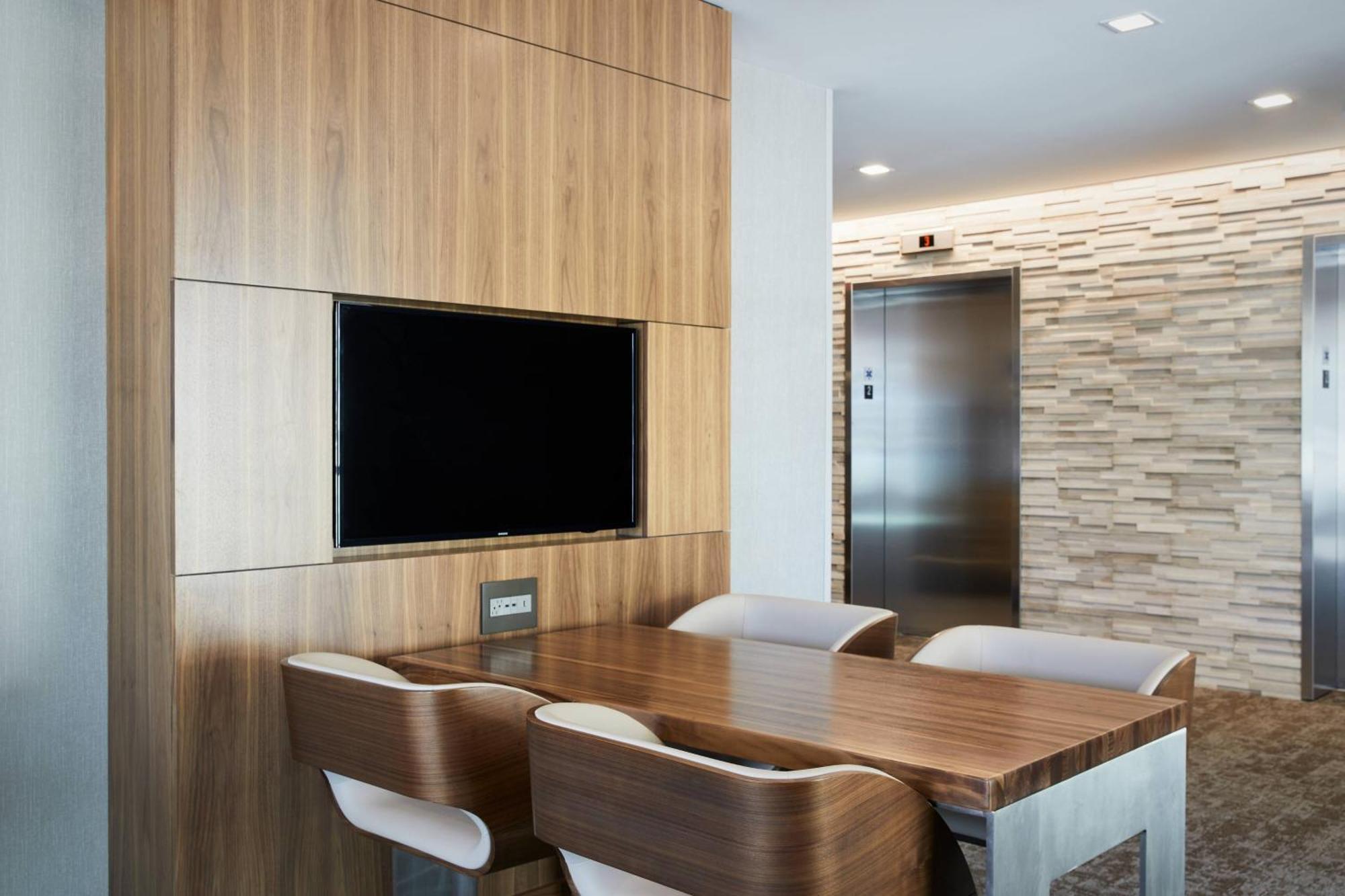 Ac Hotel By Marriott Madison Downtown Екстериор снимка