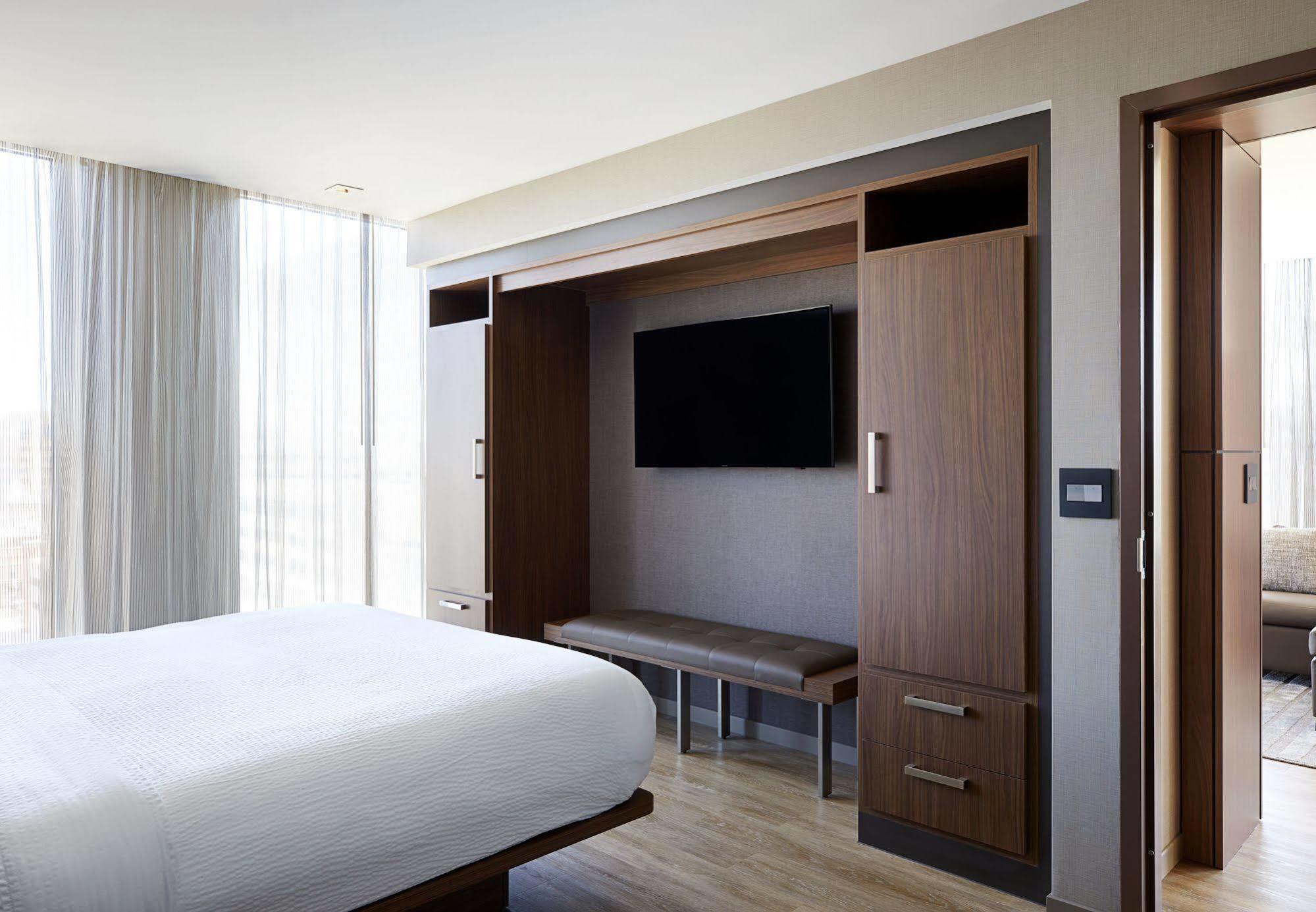 Ac Hotel By Marriott Madison Downtown Екстериор снимка